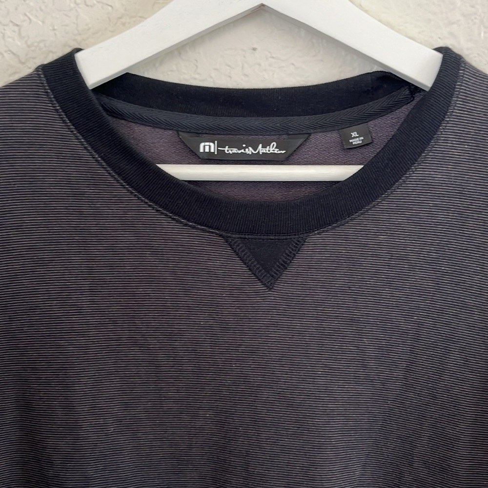 NWOT Light weight pullover crew neck - Picture 3 of 5